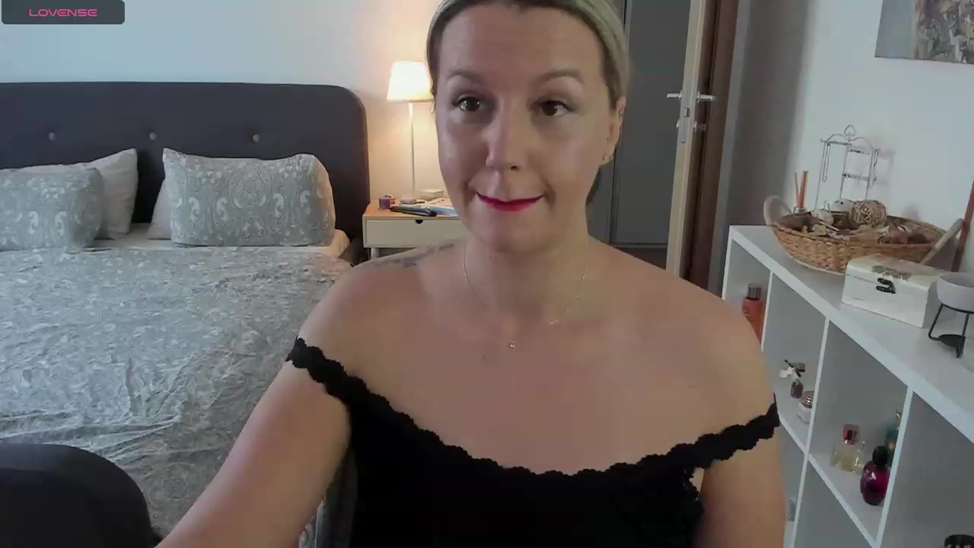 Gallery image thumbnail from Ashe_Silver's myfreecams stream on, 08/25/2023, 13:49 image 8 of 20
