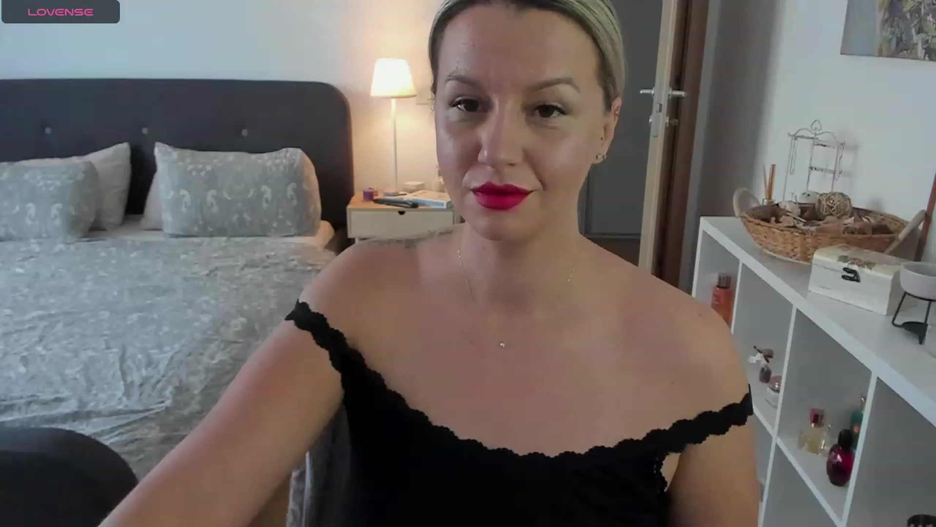 Gallery image thumbnail from Ashe_Silver's myfreecams stream on, 08/25/2023, 13:49 image 18 of 20