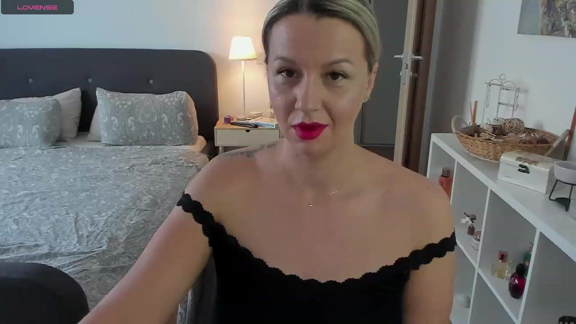 Gallery image thumbnail from Ashe_Silver's myfreecams stream on, 08/25/2023, 13:49 image 10 of 20