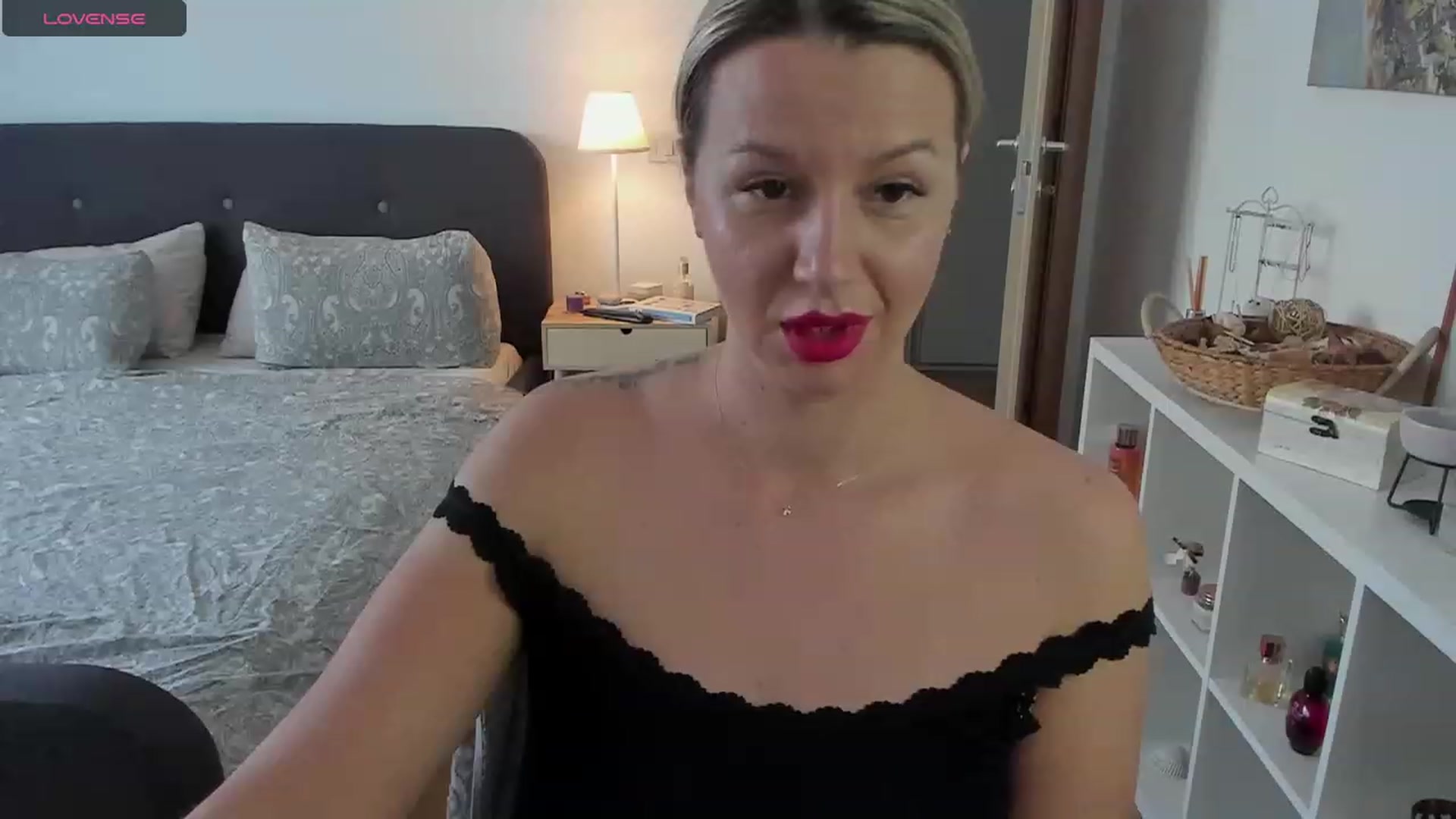 Gallery image thumbnail from Ashe_Silver's myfreecams stream on, 08/25/2023, 13:49 image 9 of 20