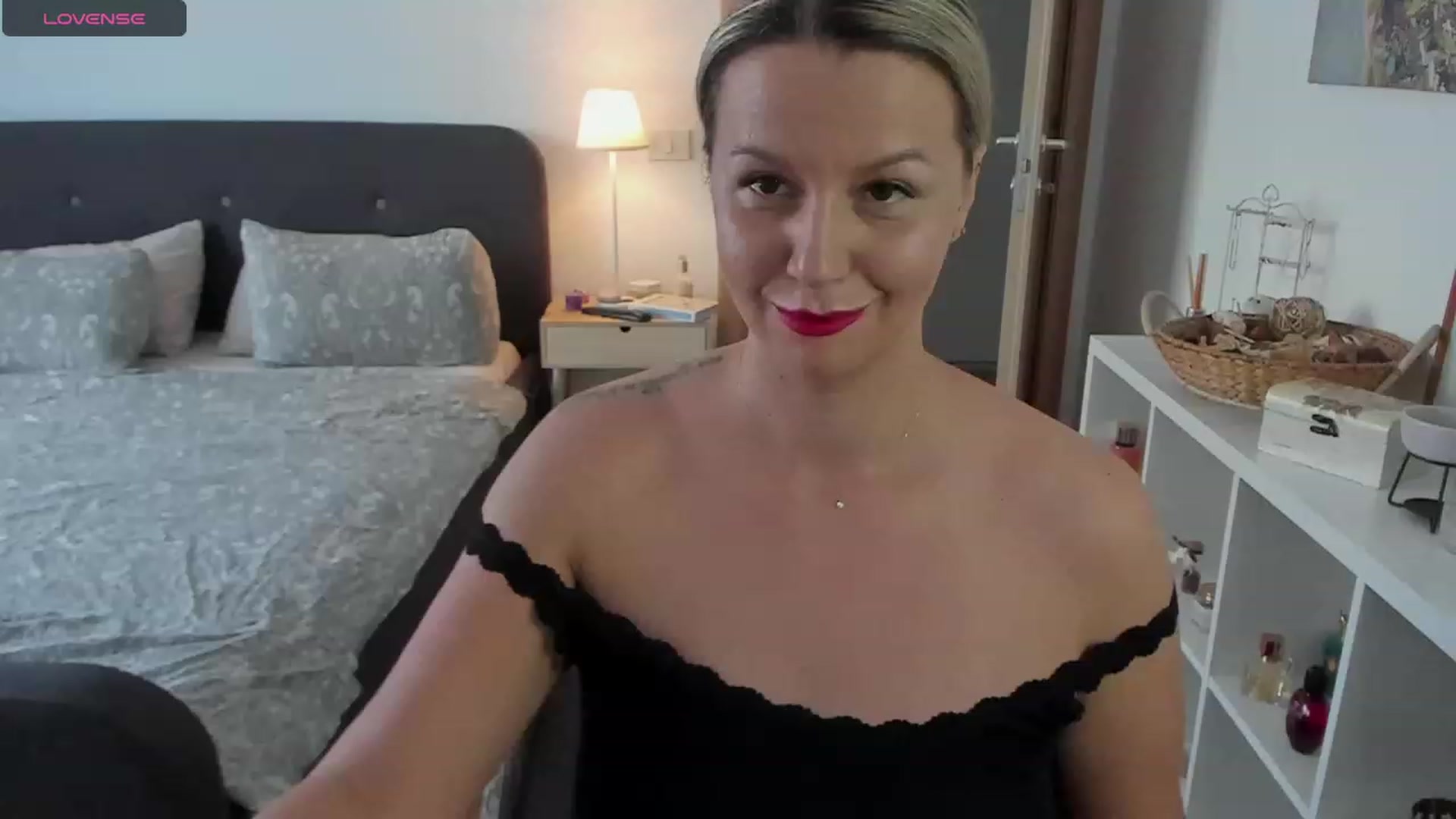 Gallery image thumbnail from Ashe_Silver's myfreecams stream on, 08/25/2023, 13:49 image 2 of 20