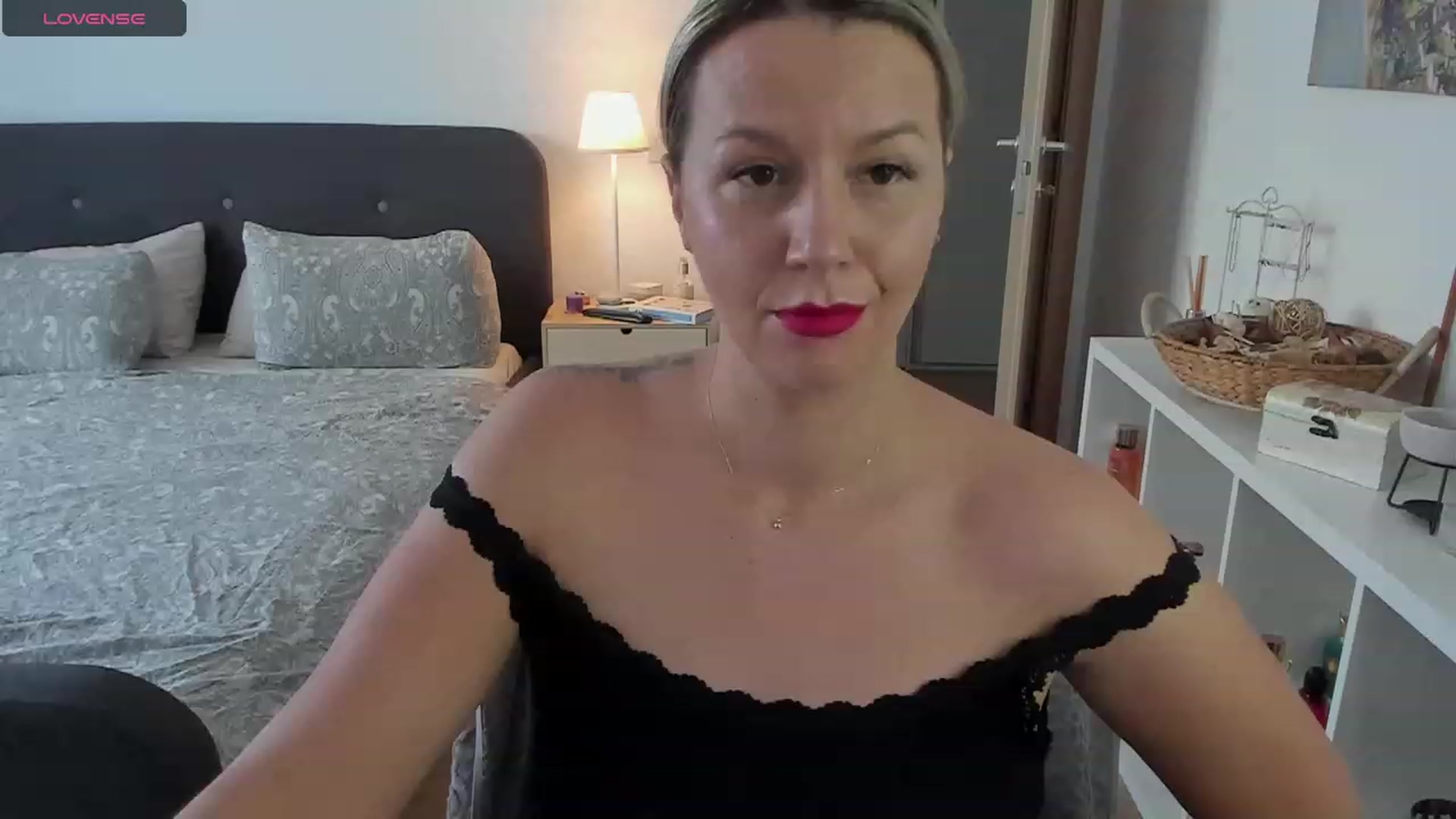 Gallery image thumbnail from Ashe_Silver's myfreecams stream on, 08/25/2023, 13:49 image 11 of 20