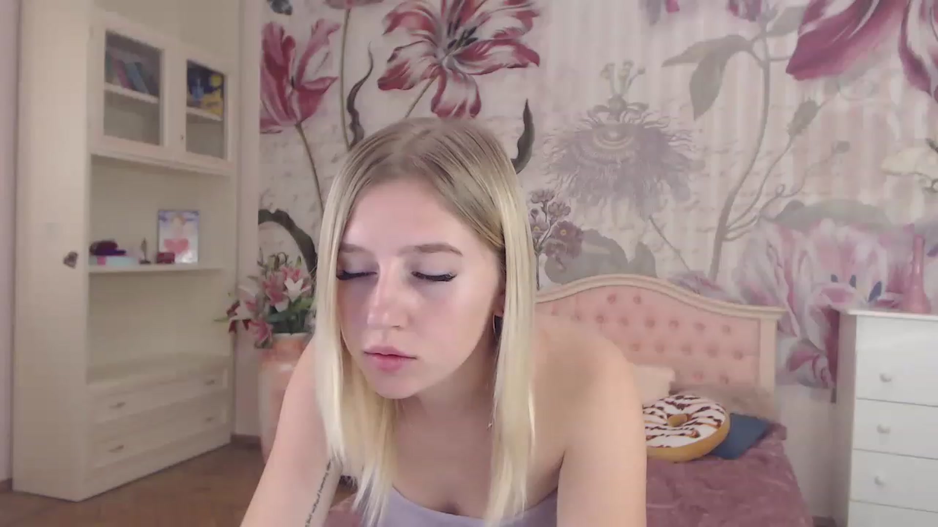 Gallery image thumbnail from AshleeSmit's myfreecams stream on, 08/29/2023, 08:55 image 12 of 20