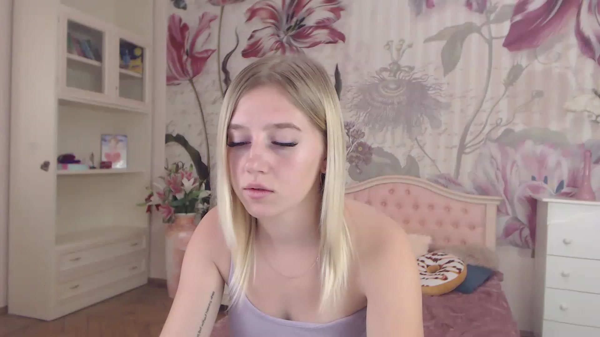 Gallery image thumbnail from AshleeSmit's myfreecams stream on, 08/29/2023, 08:55 image 11 of 20