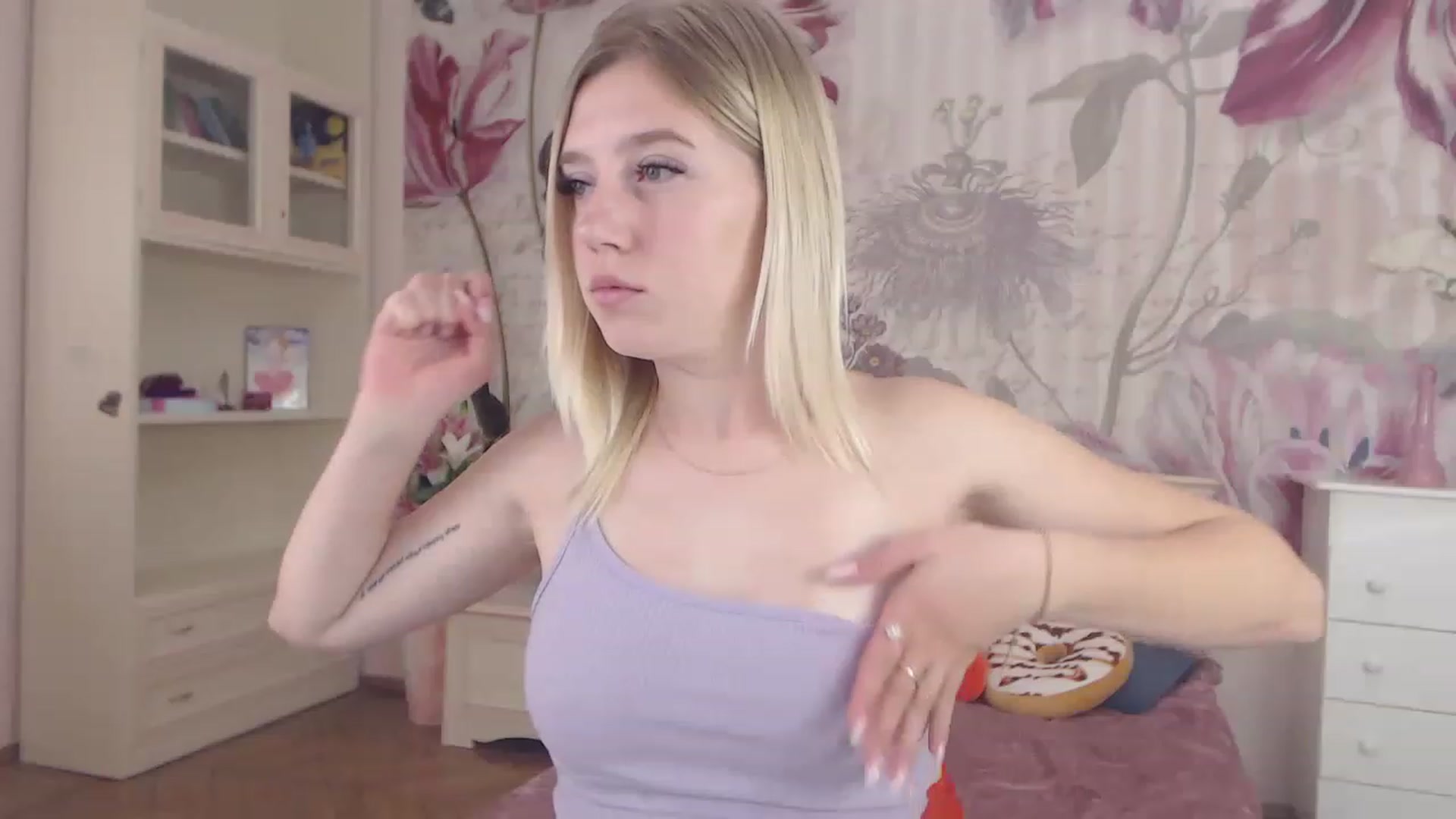 Gallery image thumbnail from AshleeSmit's myfreecams stream on, 08/29/2023, 08:55 image 3 of 20