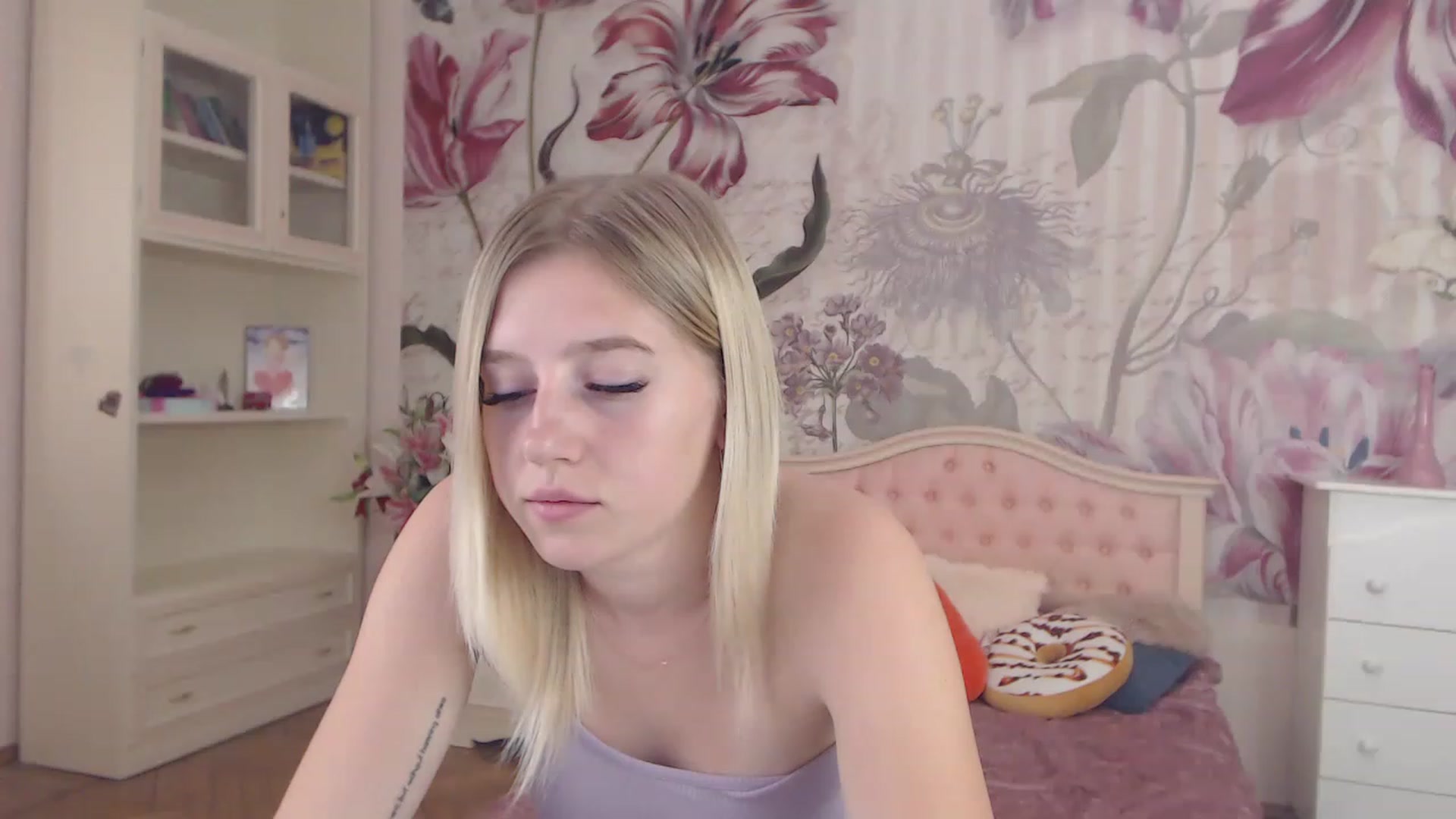 Gallery image thumbnail from AshleeSmit's myfreecams stream on, 08/29/2023, 08:55 image 1 of 20