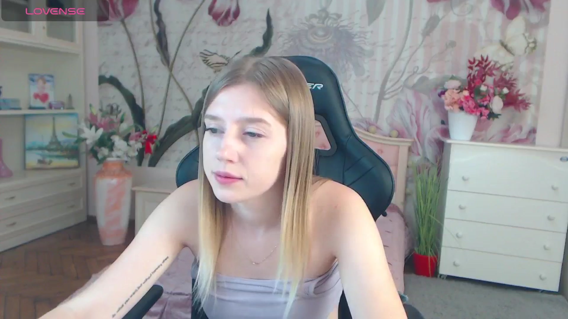 Gallery image thumbnail from AshleeSmit's myfreecams stream on, 08/10/2024, 20:45 image 15 of 20