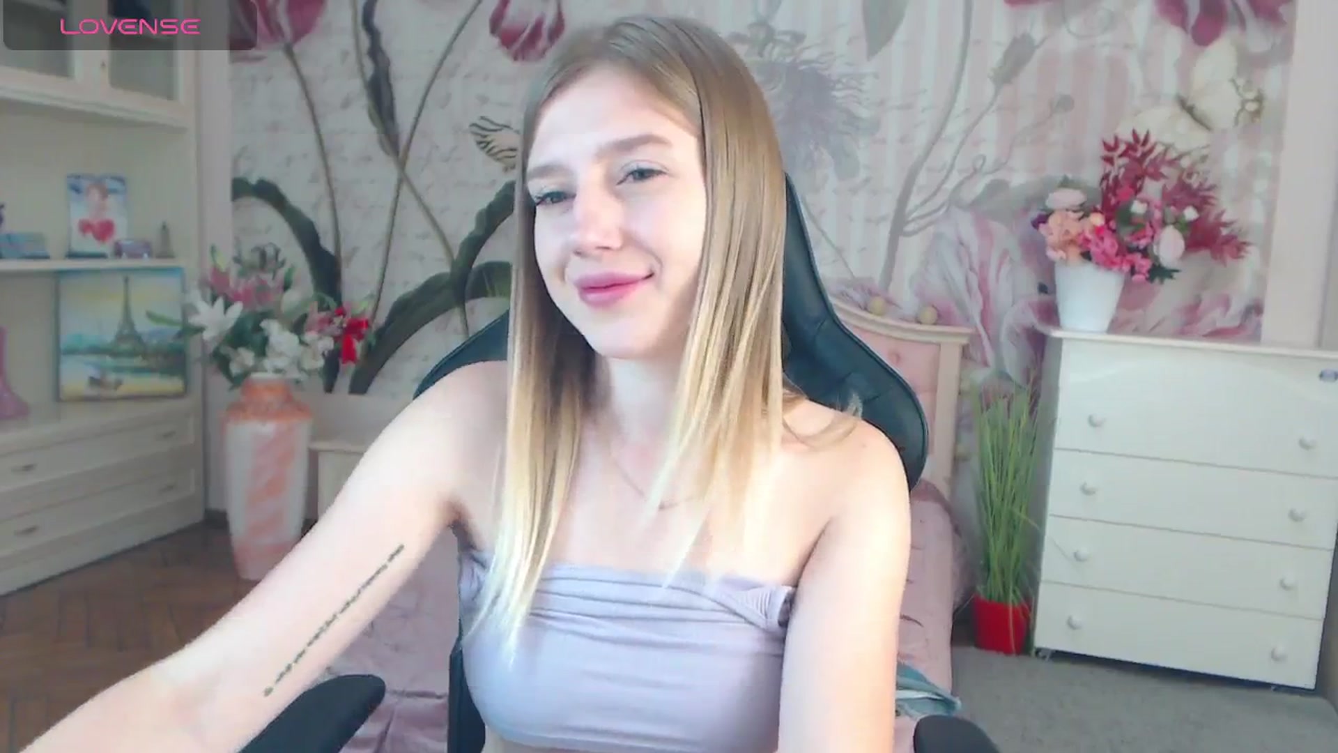 Gallery image thumbnail from AshleeSmit's myfreecams stream on, 08/10/2024, 20:45 image 4 of 20