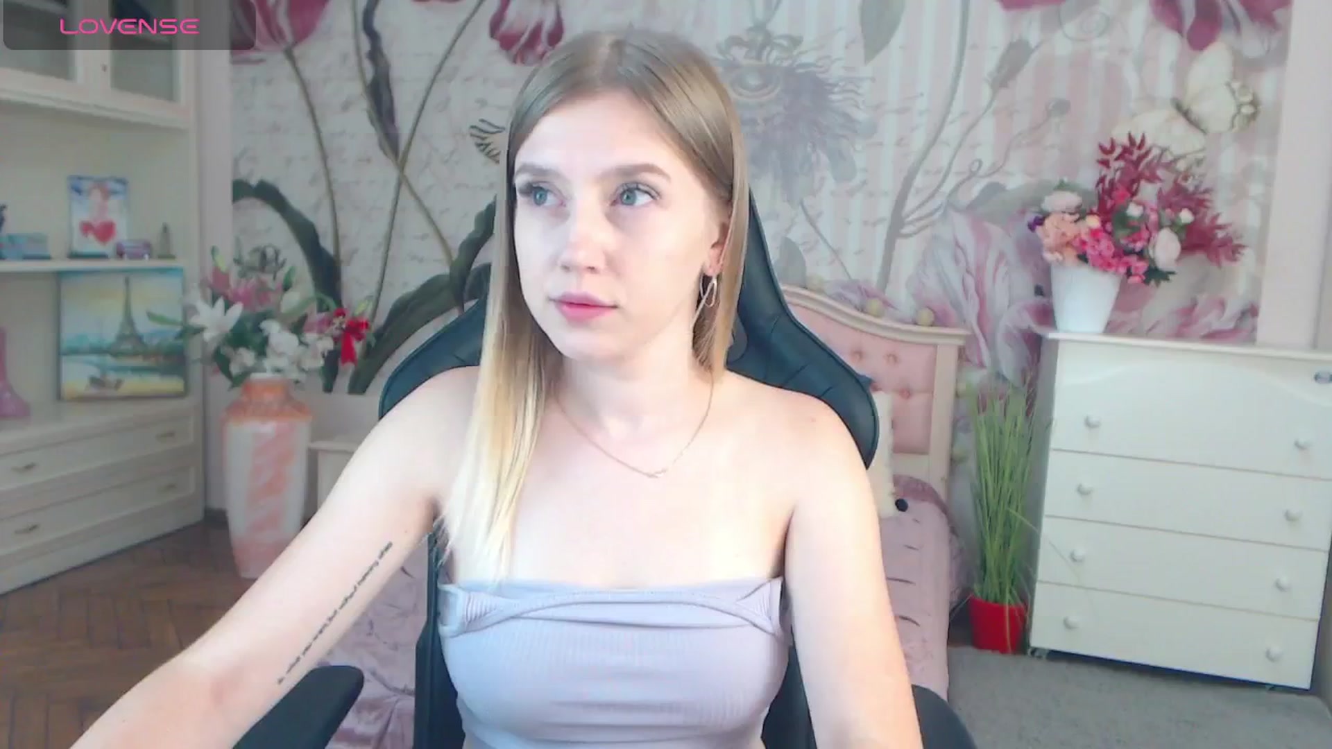 Gallery image thumbnail from AshleeSmit's myfreecams stream on, 08/10/2024, 22:47 image 11 of 20