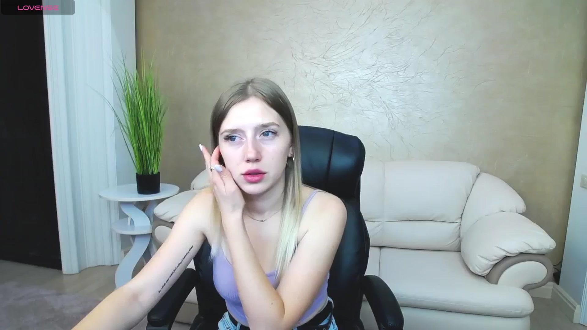 Gallery image thumbnail from AshleeSmit's myfreecams stream on, 08/13/2024, 15:54 image 7 of 20