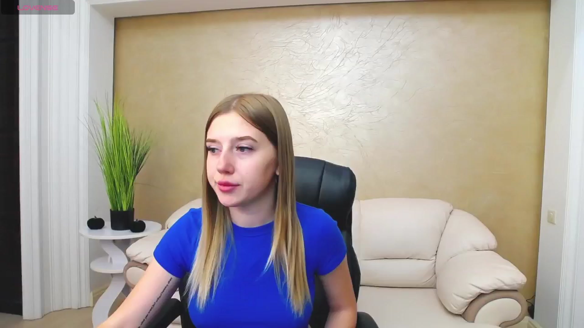 Gallery image thumbnail from AshleeSmit's myfreecams stream on, 10/29/2024, 15:31 image 10 of 20