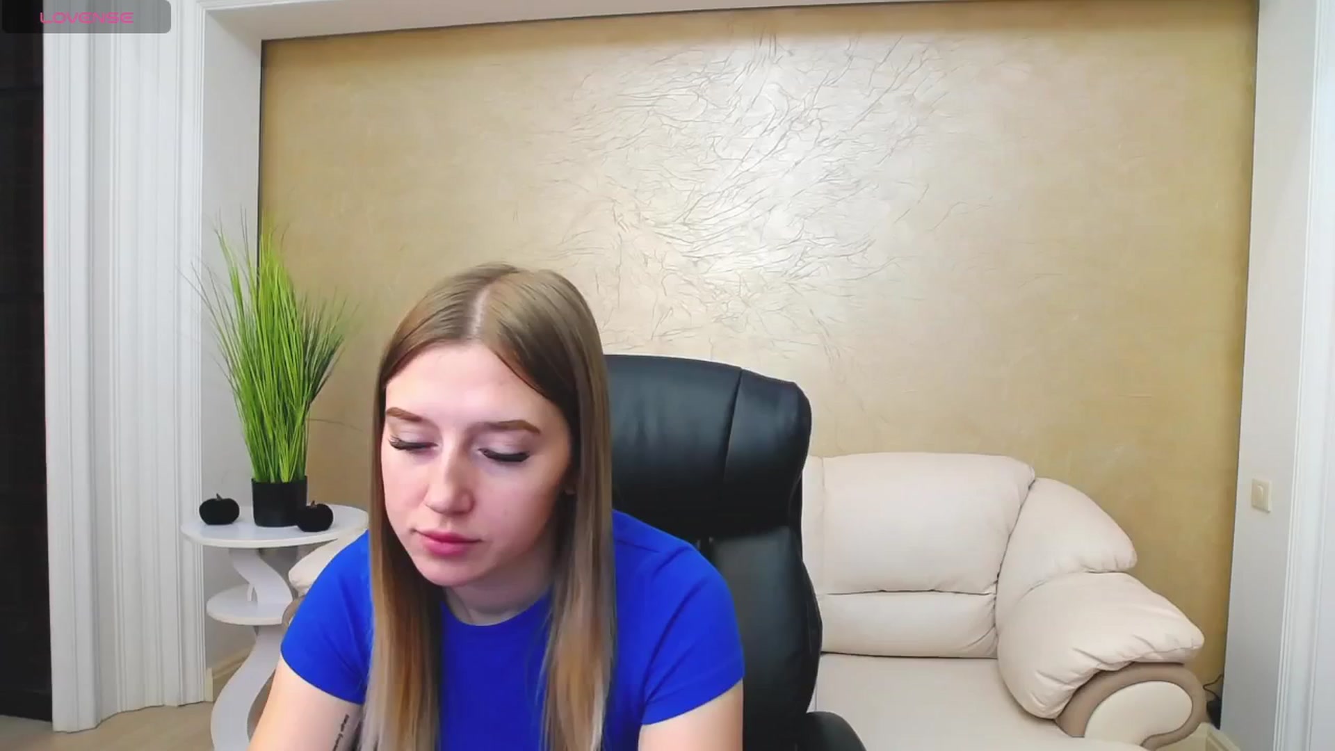 Gallery image thumbnail from AshleeSmit's myfreecams stream on, 10/29/2024, 15:31 image 12 of 20