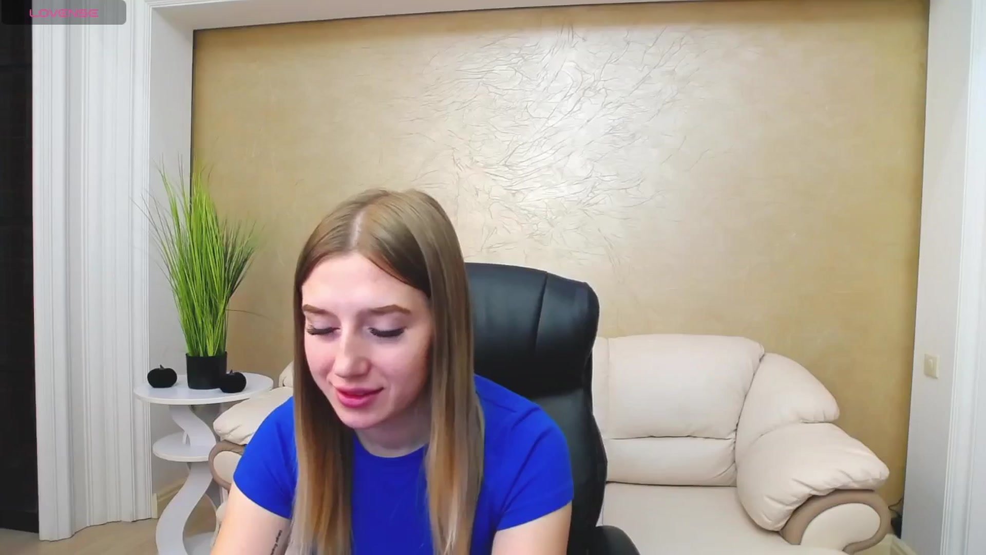Gallery image thumbnail from AshleeSmit's myfreecams stream on, 10/29/2024, 15:31 image 13 of 20