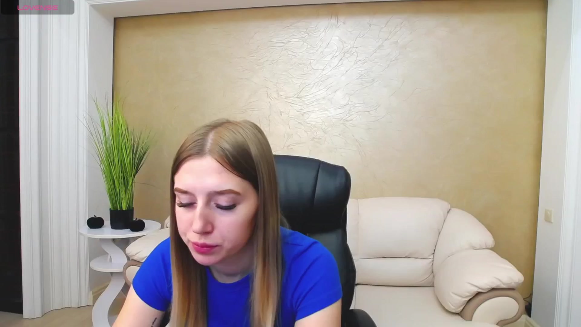Gallery image thumbnail from AshleeSmit's myfreecams stream on, 10/29/2024, 15:31 image 17 of 20