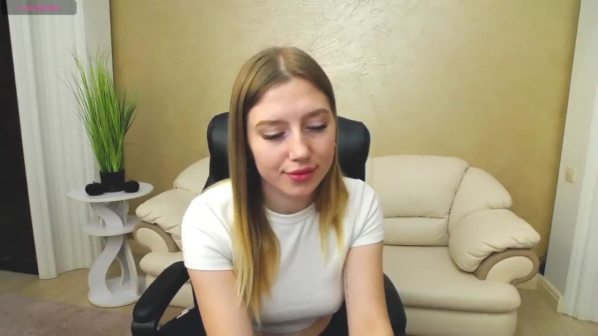 Gallery image thumbnail from AshleeSmit's myfreecams stream on, 11/07/2024, 16:02 image 16 of 20