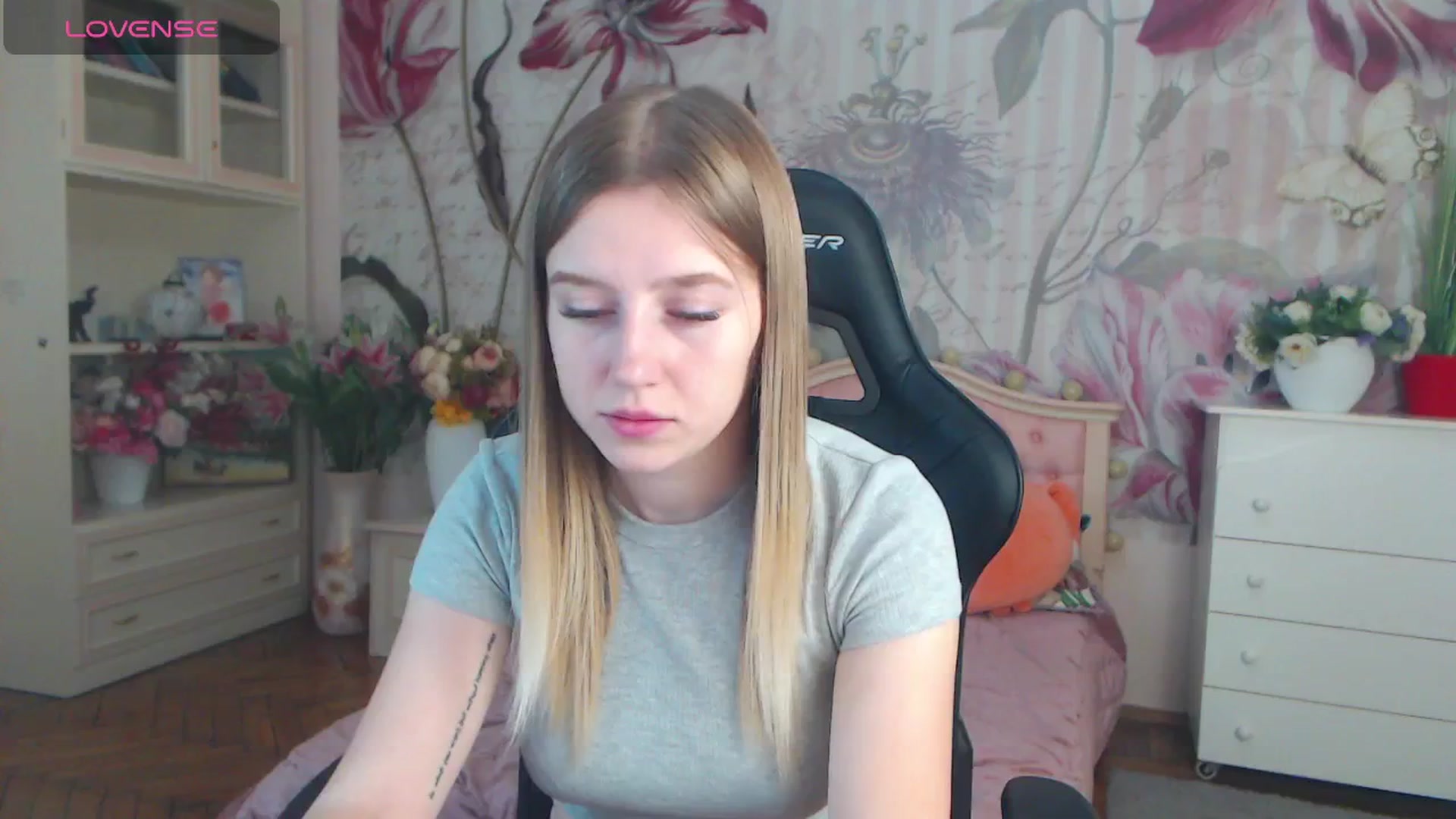 Gallery image thumbnail from AshleeSmit's myfreecams stream on, 11/11/2024, 12:50 image 9 of 20