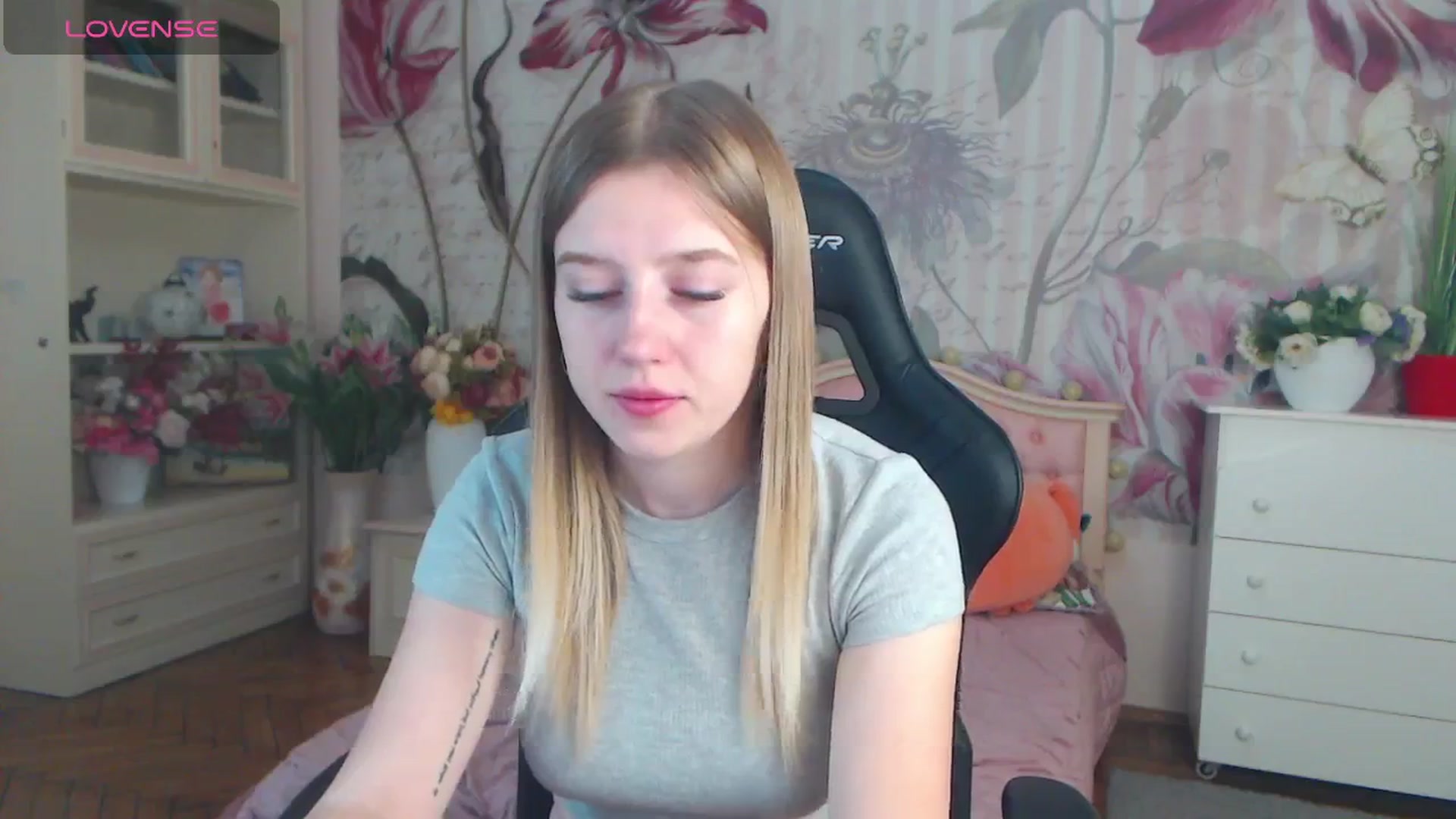 Gallery image thumbnail from AshleeSmit's myfreecams stream on, 11/11/2024, 12:50 image 8 of 20