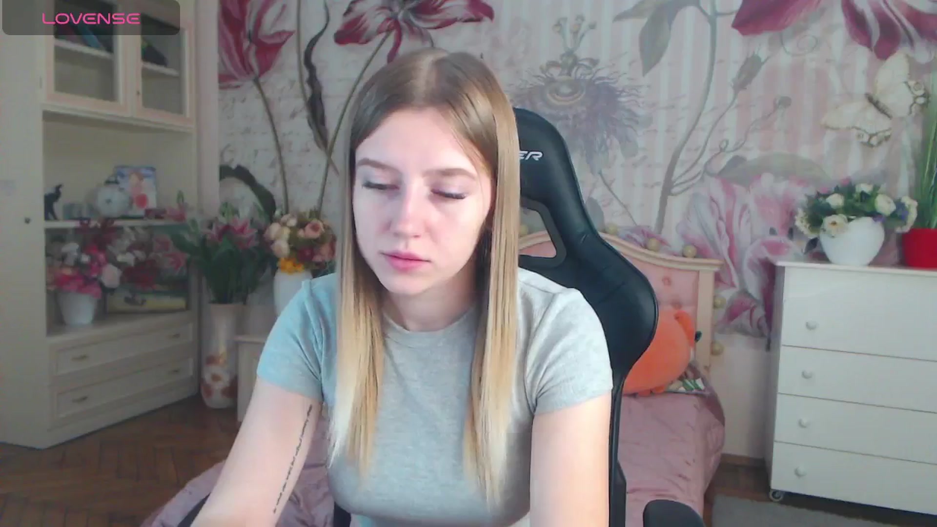 Gallery image thumbnail from AshleeSmit's myfreecams stream on, 11/11/2024, 12:50 image 10 of 20