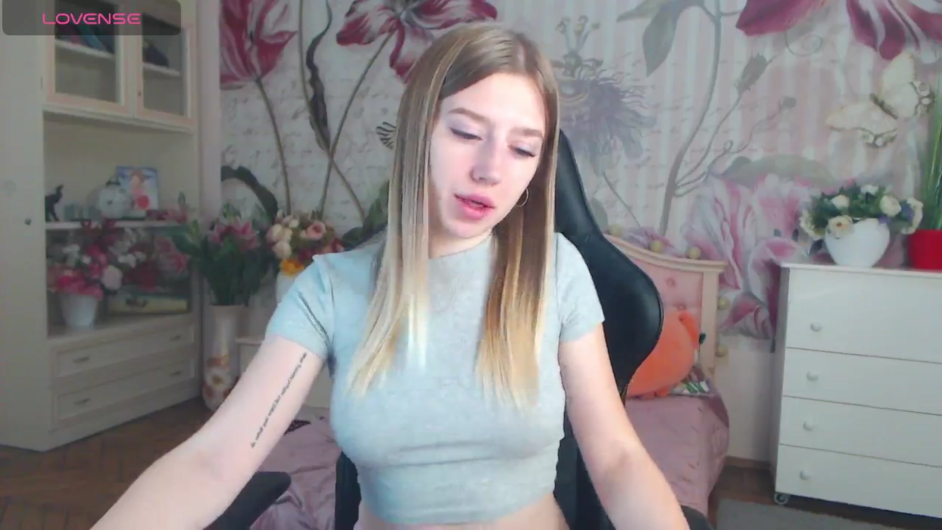 Gallery image thumbnail from AshleeSmit's myfreecams stream on, 11/11/2024, 12:50 image 6 of 20