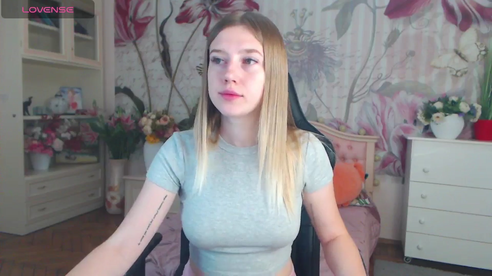Gallery image thumbnail from AshleeSmit's myfreecams stream on, 11/11/2024, 12:50 image 17 of 20