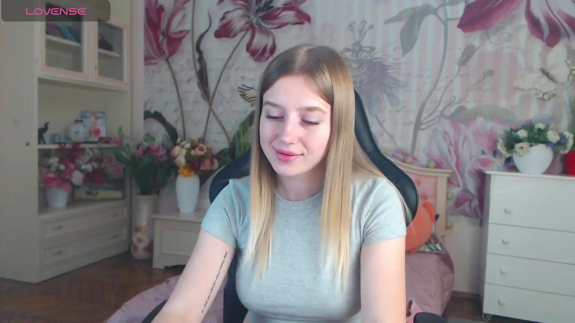 Gallery image thumbnail from AshleeSmit's myfreecams stream on, 11/11/2024, 15:58 image 1 of 20