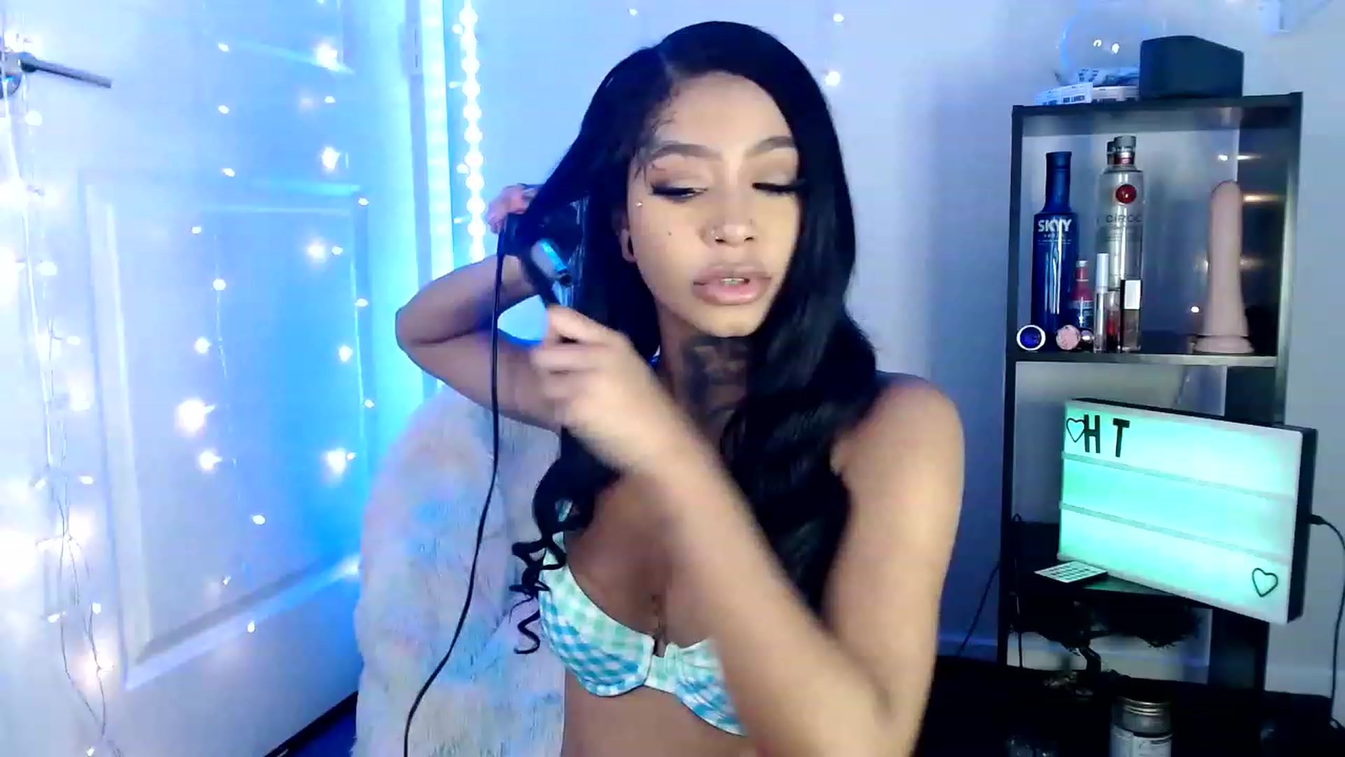 Gallery image thumbnail from Ashleeighh's myfreecams stream on, 06/05/2023, 03:15 image 2 of 20