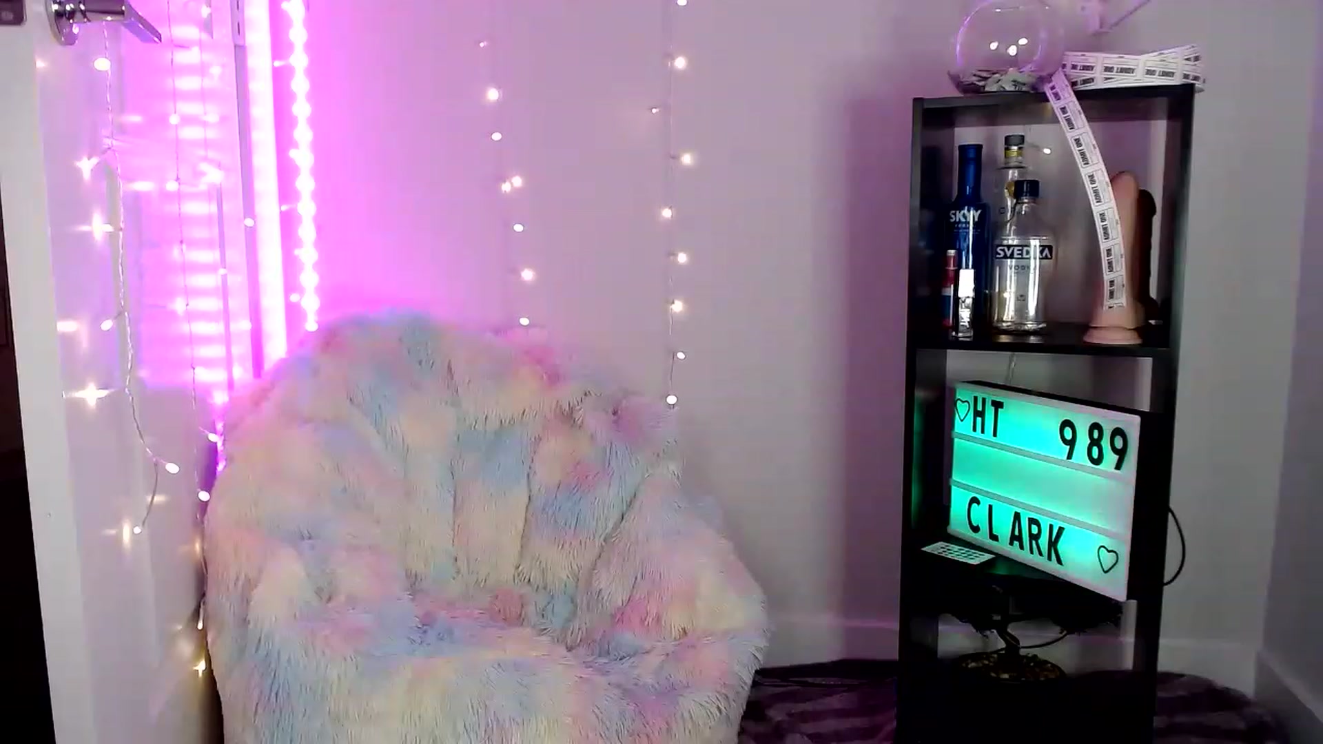 Gallery image thumbnail from Ashleeighh's myfreecams stream on, 06/12/2023, 05:34 image 12 of 20
