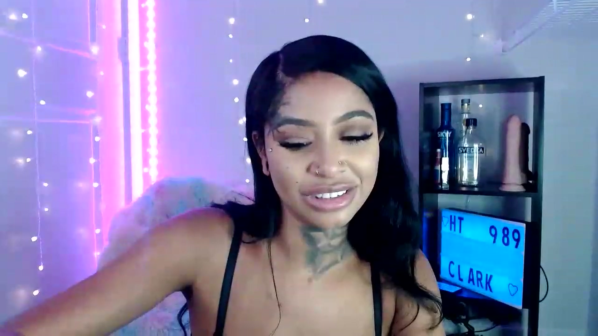 Gallery image thumbnail from Ashleeighh's myfreecams stream on, 06/12/2023, 05:34 image 6 of 20