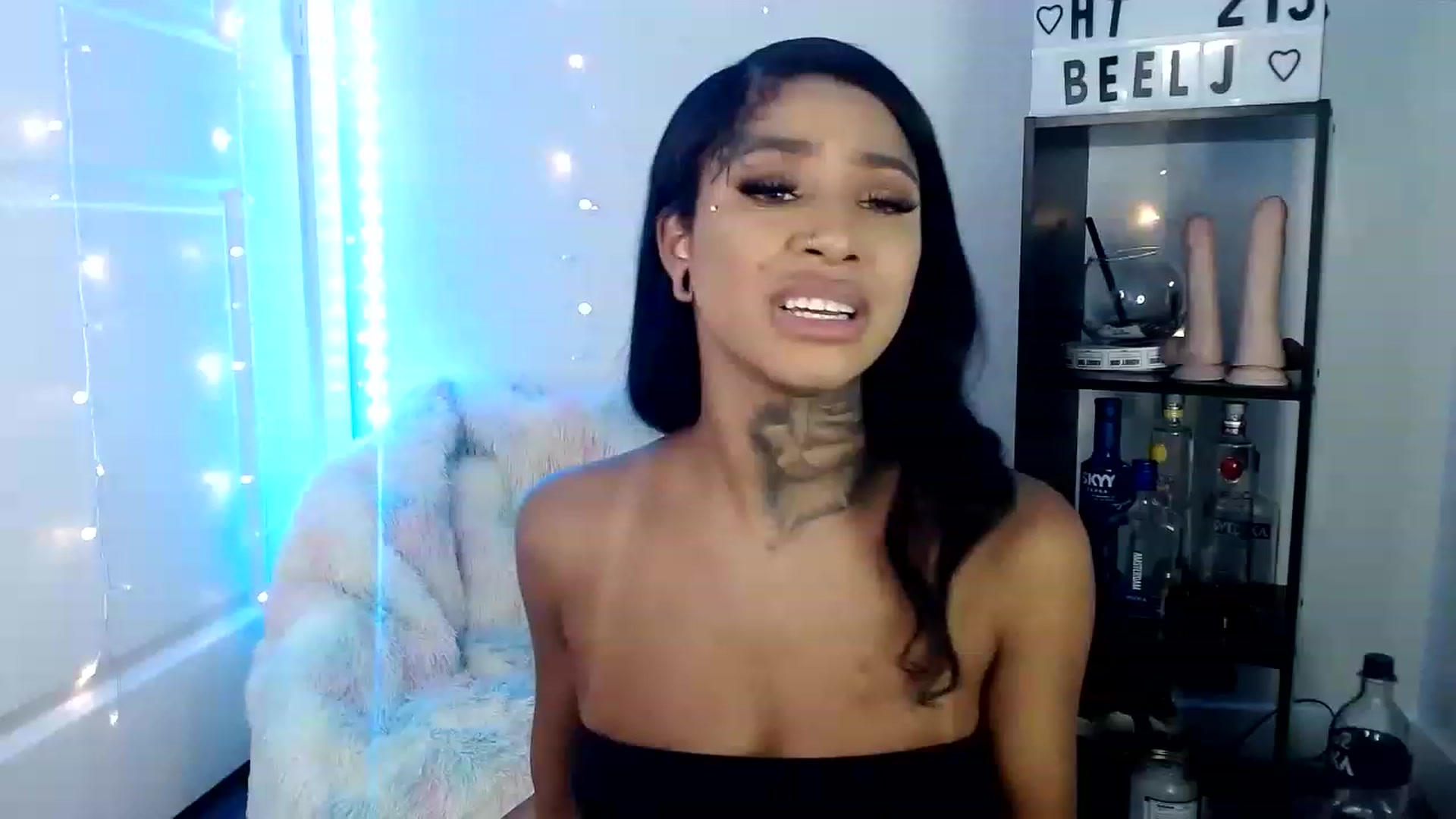 Gallery image thumbnail from Ashleeighh's myfreecams stream on, 06/19/2023, 04:43 image 17 of 20