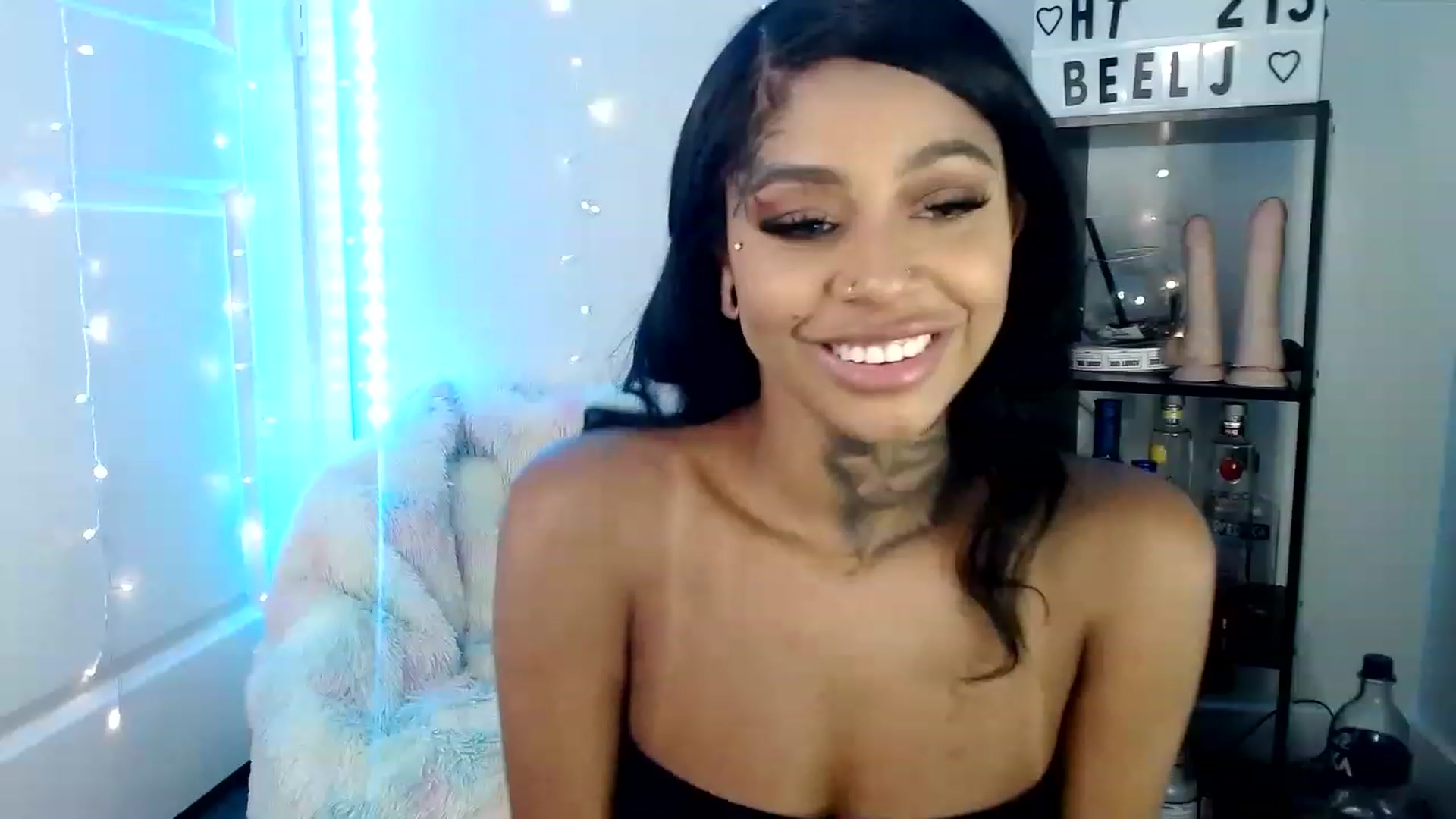Gallery image thumbnail from Ashleeighh's myfreecams stream on, 06/19/2023, 04:43 image 18 of 20