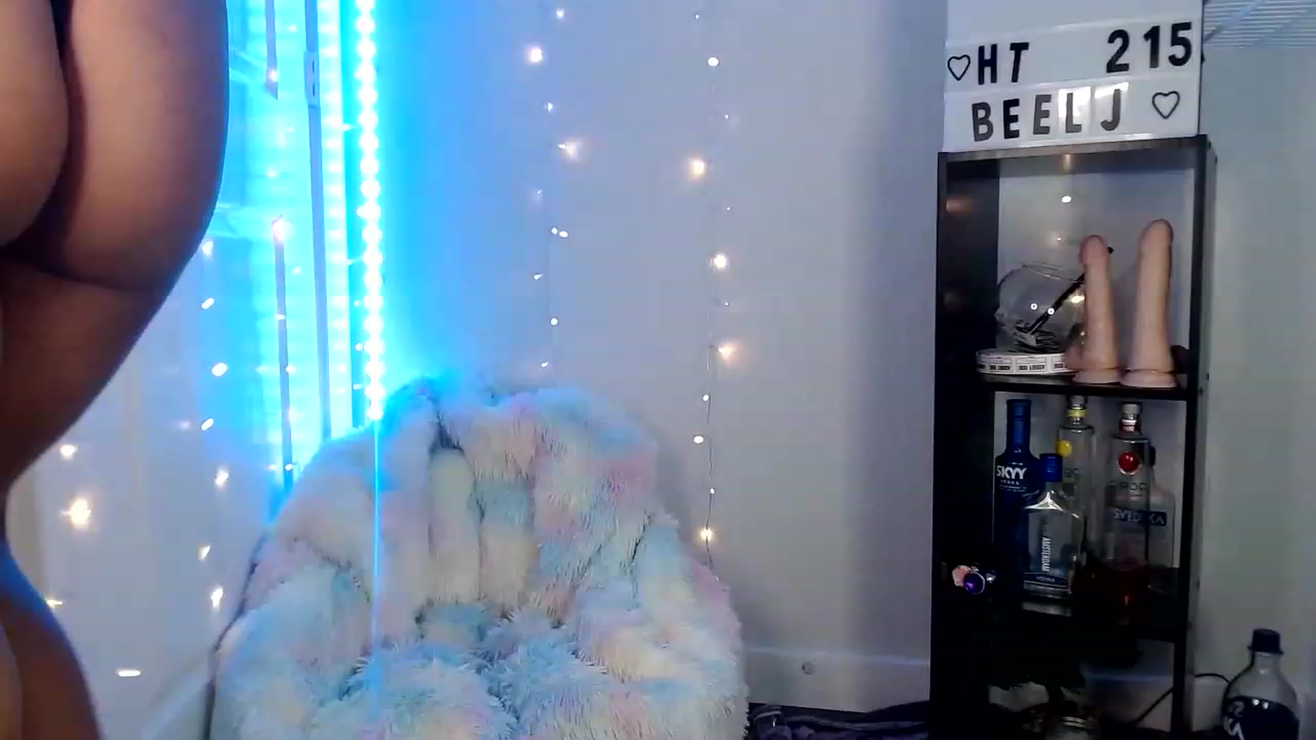 Gallery image thumbnail from Ashleeighh's myfreecams stream on, 06/19/2023, 04:43 image 4 of 20