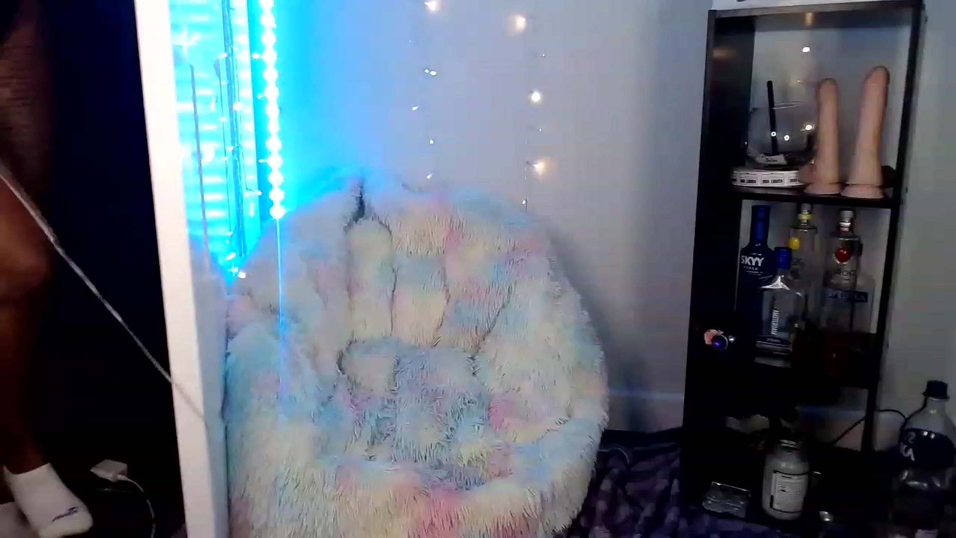 Gallery image thumbnail from Ashleeighh's myfreecams stream on, 06/19/2023, 05:09 image 6 of 20