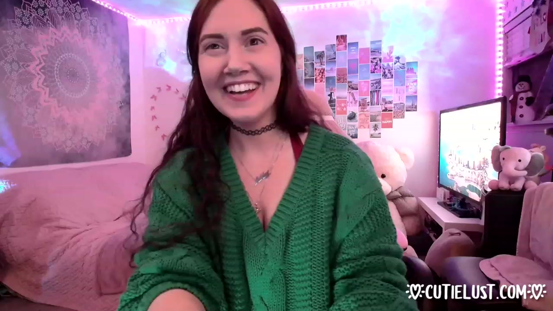 Gallery image thumbnail from Ashley's myfreecams stream on, 12/24/2022, 07:23 image 2 of 20