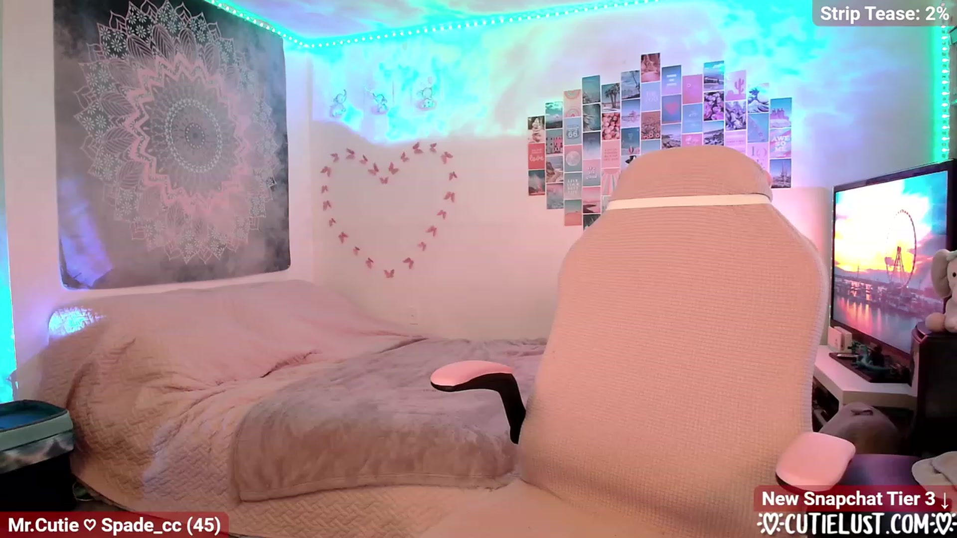 Gallery image thumbnail from Ashley's myfreecams stream on, 12/24/2022, 07:23 image 8 of 20