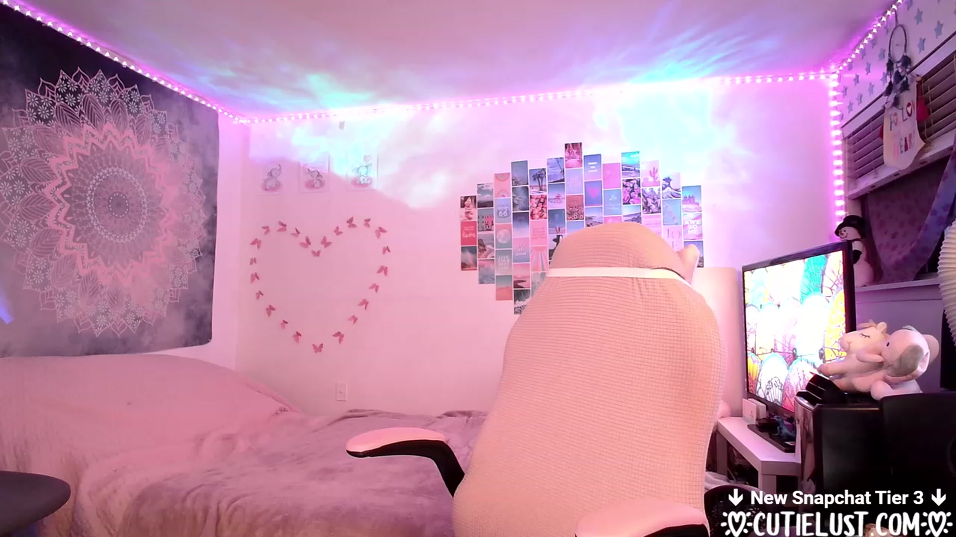Gallery image thumbnail from Ashley's myfreecams stream on, 01/08/2023, 05:09 image 2 of 20