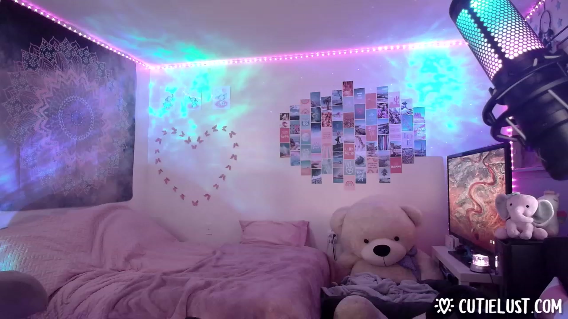 Gallery image thumbnail from Ashley's myfreecams stream on, 02/19/2023, 08:51 image 8 of 20
