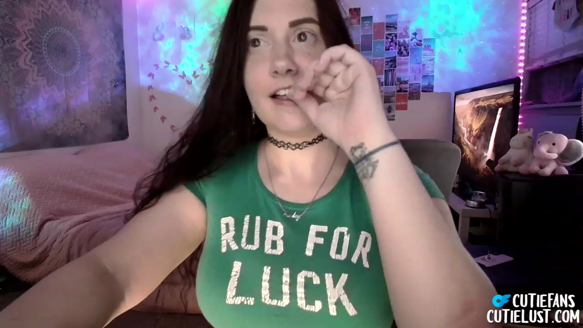 Gallery image thumbnail from Ashley's myfreecams stream on, 03/18/2023, 06:28 image 17 of 20