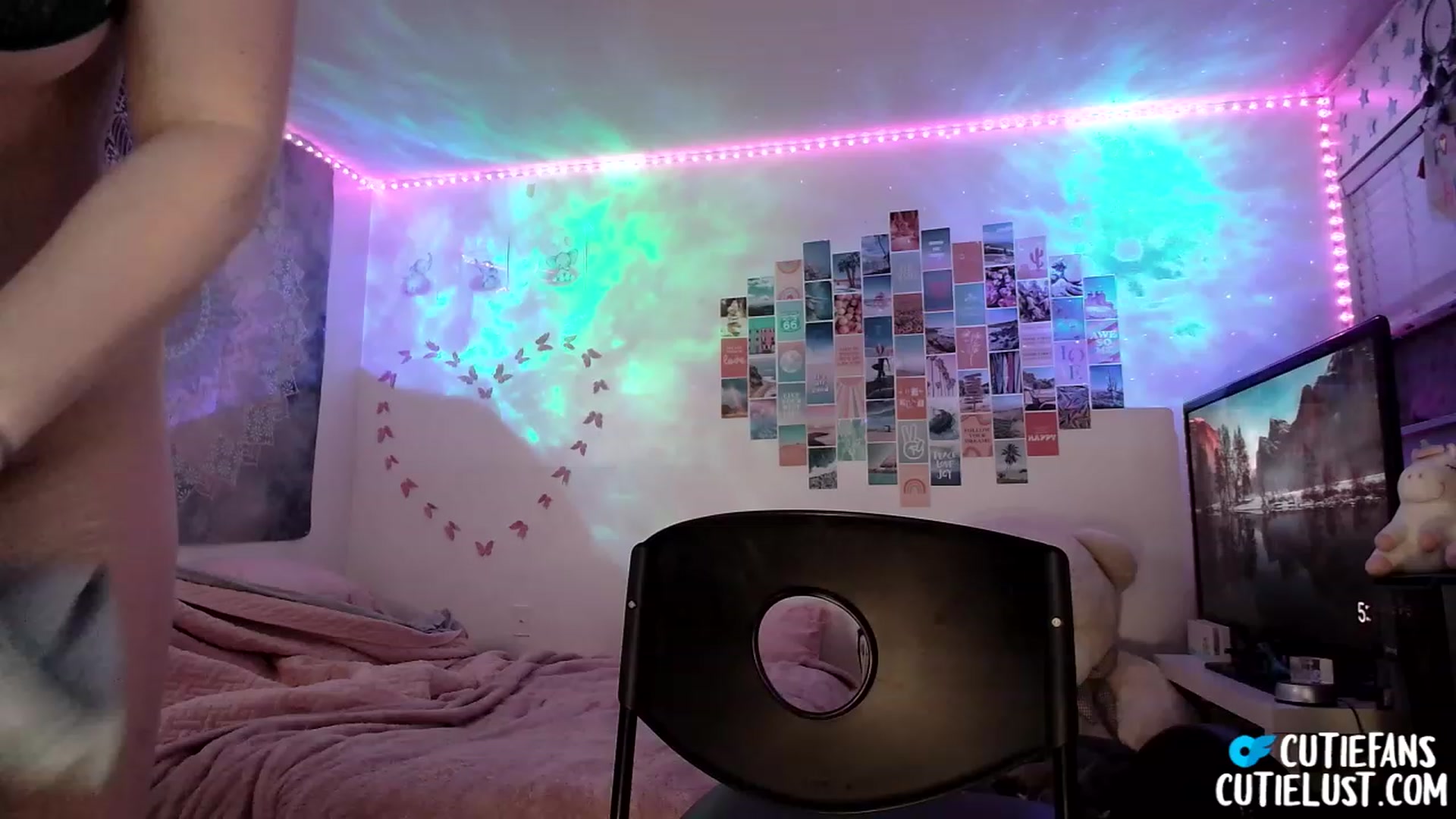 Gallery image thumbnail from Ashley's myfreecams stream on, 03/18/2023, 09:43 image 19 of 20