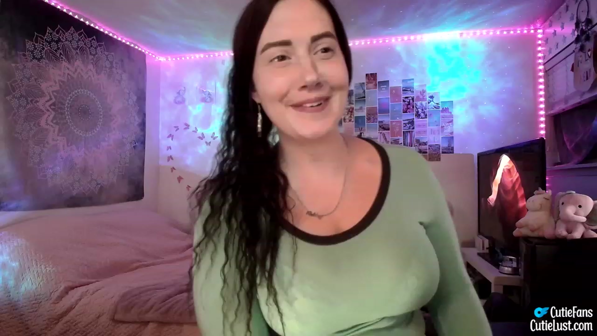 Gallery image thumbnail from Ashley's myfreecams stream on, 04/02/2023, 09:15 image 10 of 20