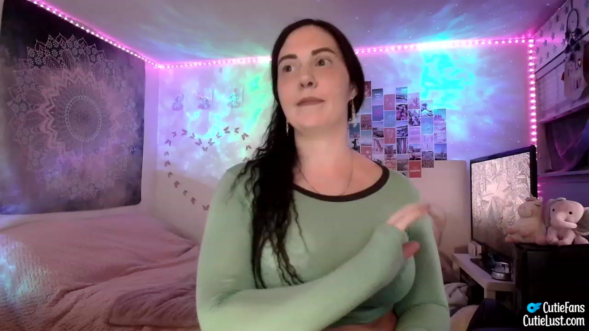 Gallery image thumbnail from Ashley's myfreecams stream on, 04/02/2023, 09:15 image 8 of 20
