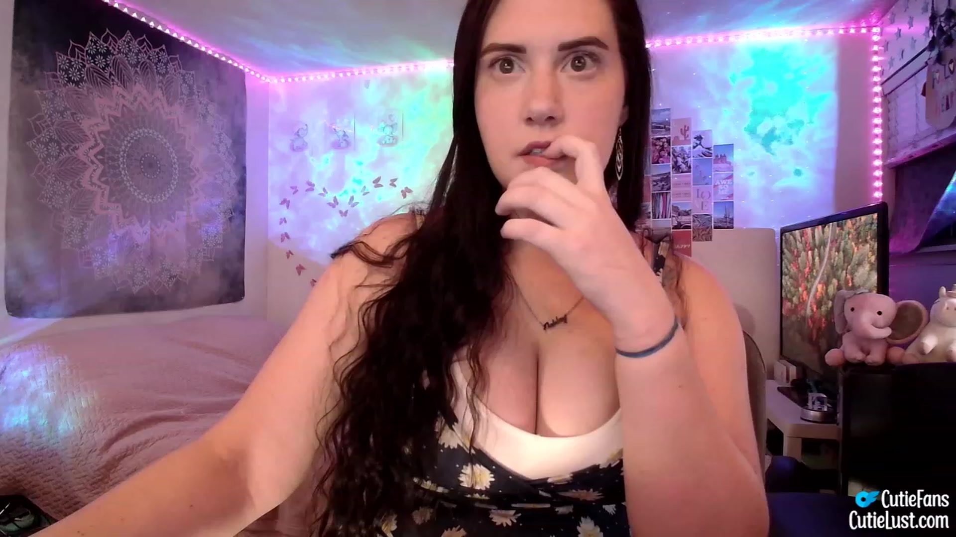 Gallery image thumbnail from Ashley's myfreecams stream on, 04/08/2023, 04:26 image 5 of 20