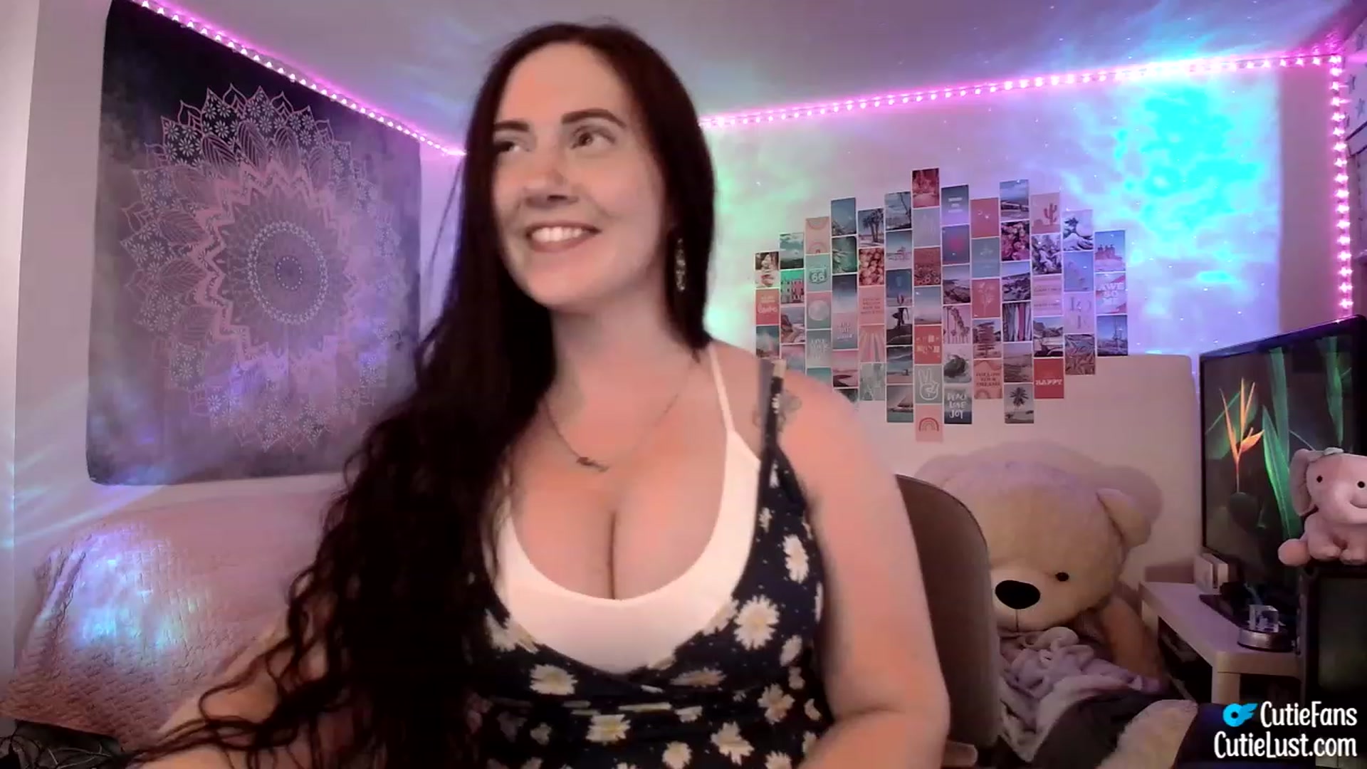 Gallery image thumbnail from Ashley's myfreecams stream on, 04/08/2023, 04:26 image 16 of 20