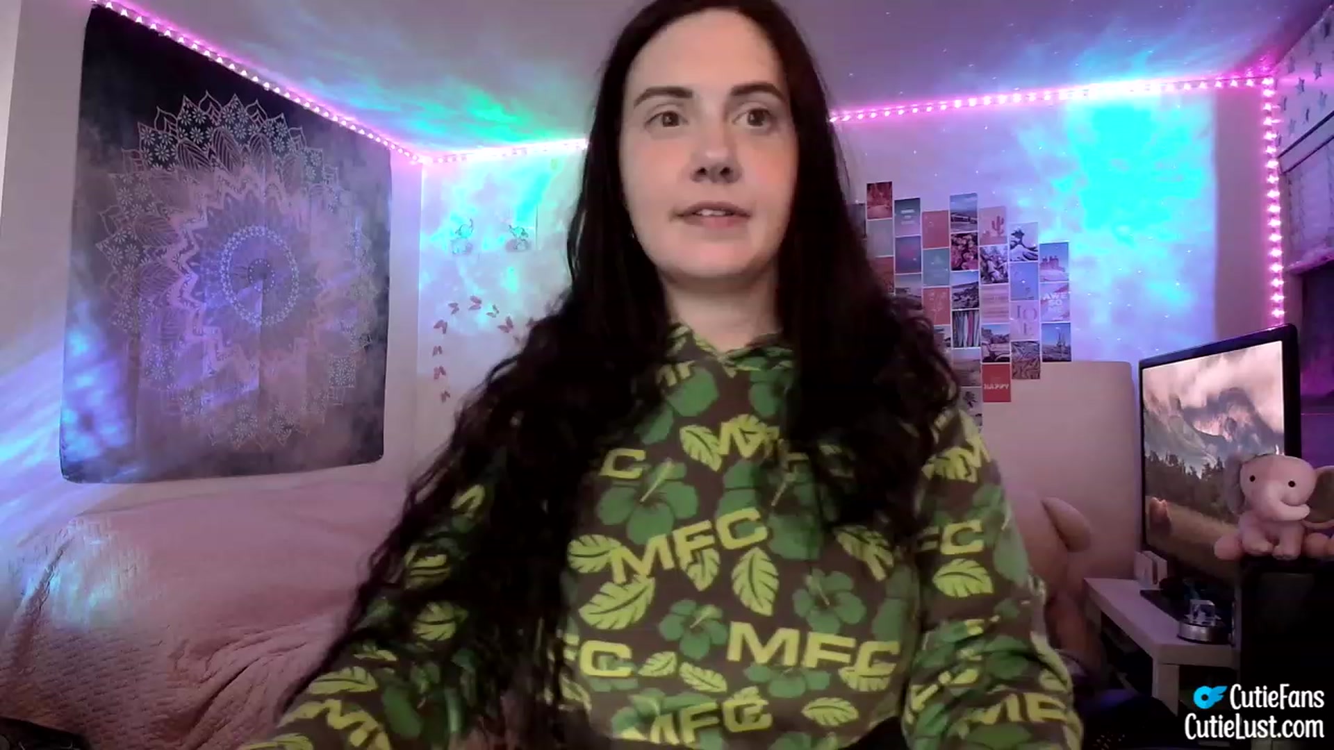 Gallery image thumbnail from Ashley's myfreecams stream on, 04/08/2023, 09:39 image 1 of 20