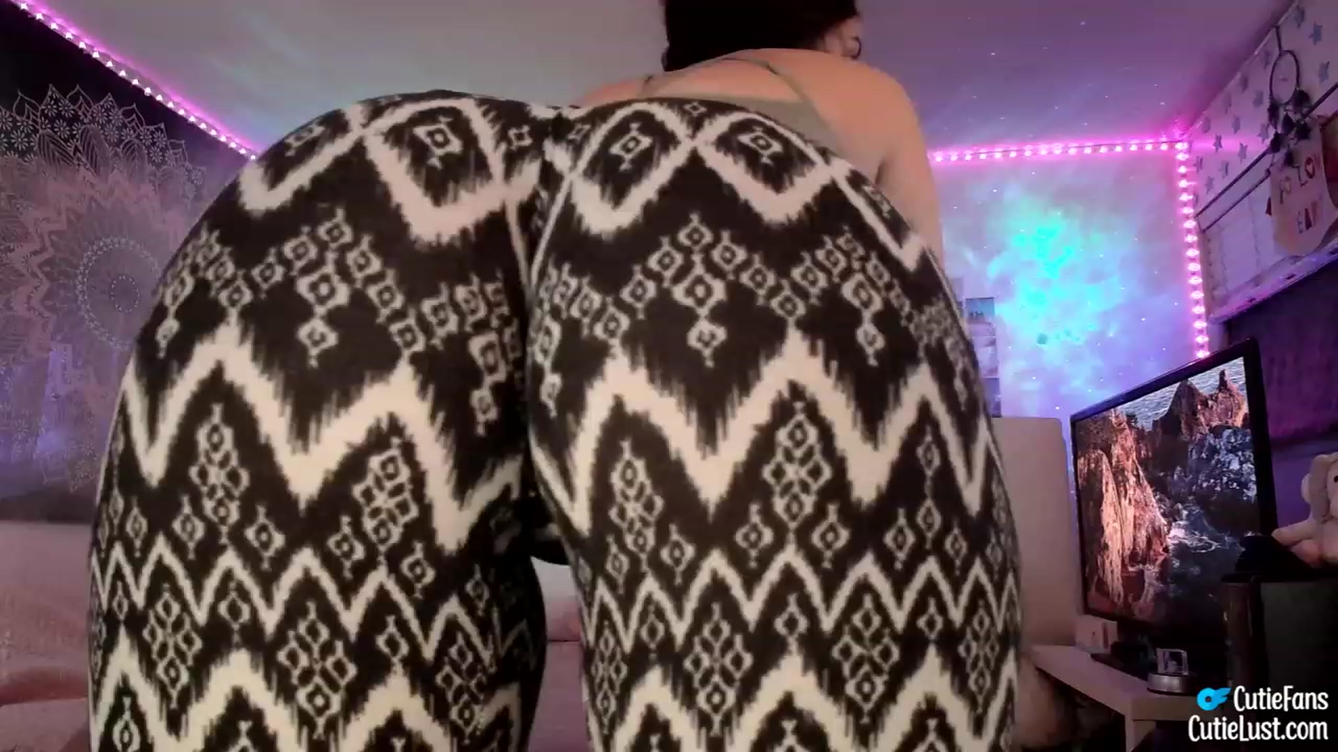 Gallery image thumbnail from Ashley's myfreecams stream on, 04/16/2023, 06:36 image 9 of 20