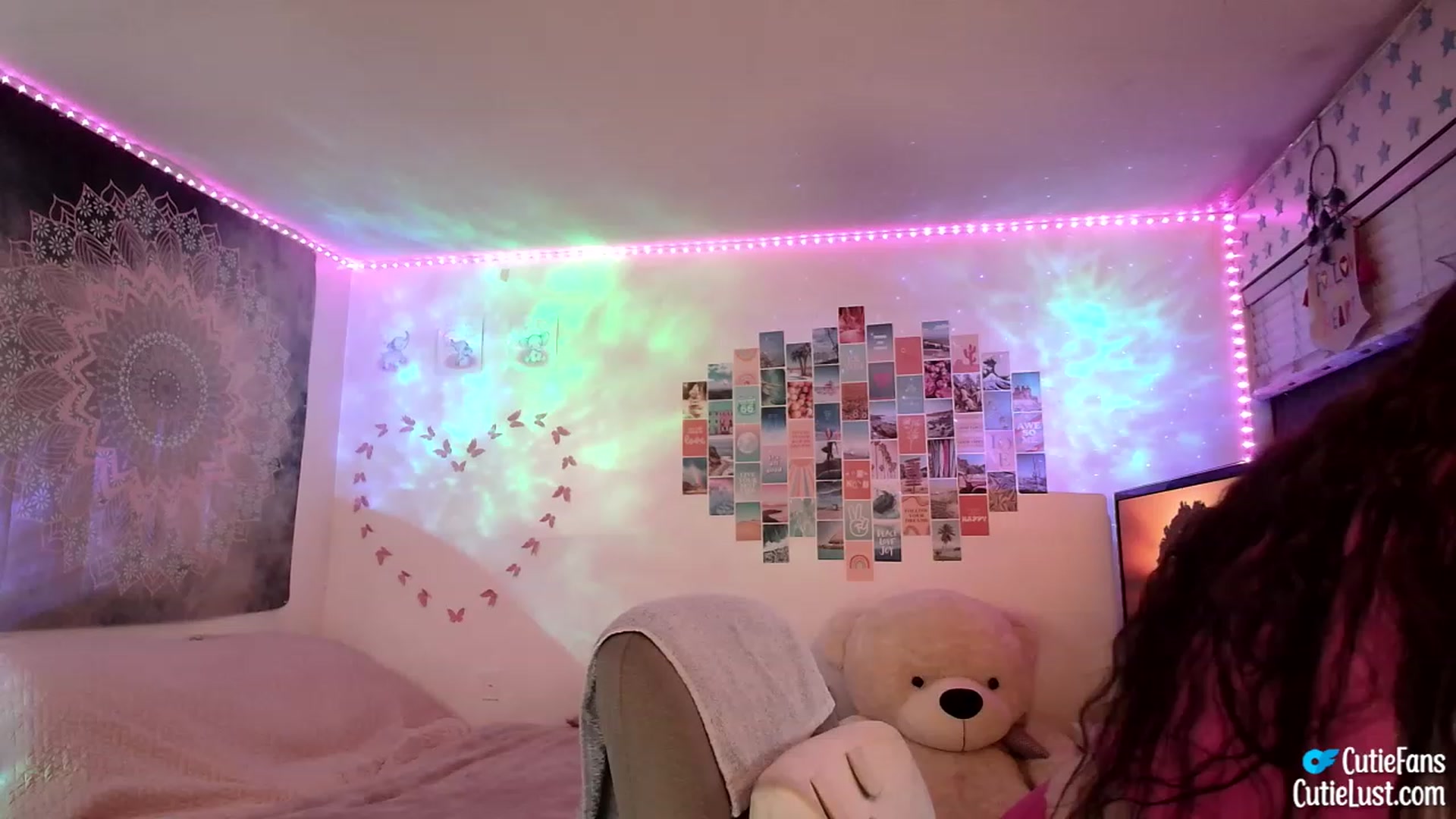 Gallery image thumbnail from Ashley's myfreecams stream on, 04/16/2023, 07:34 image 18 of 20