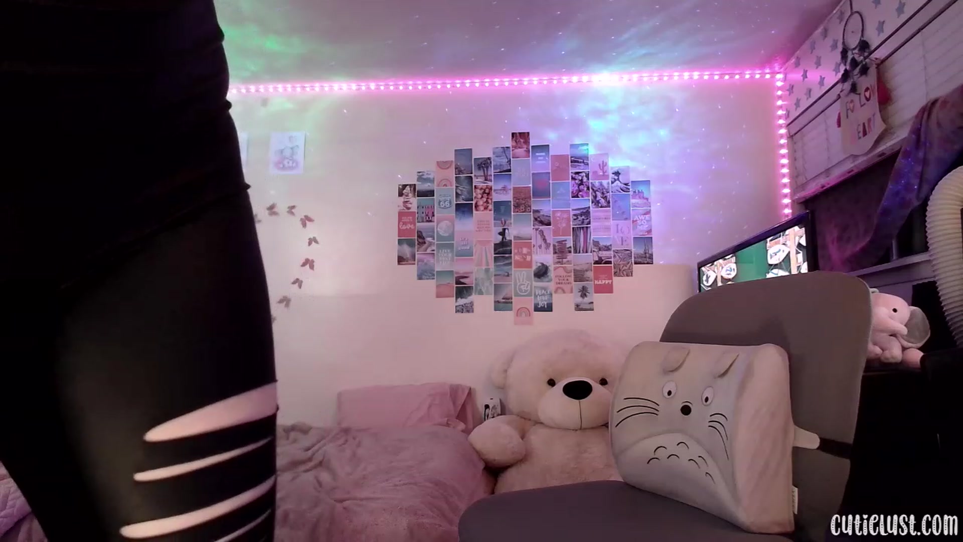 Gallery image thumbnail from Ashley's myfreecams stream on, 04/29/2023, 07:26 image 16 of 20