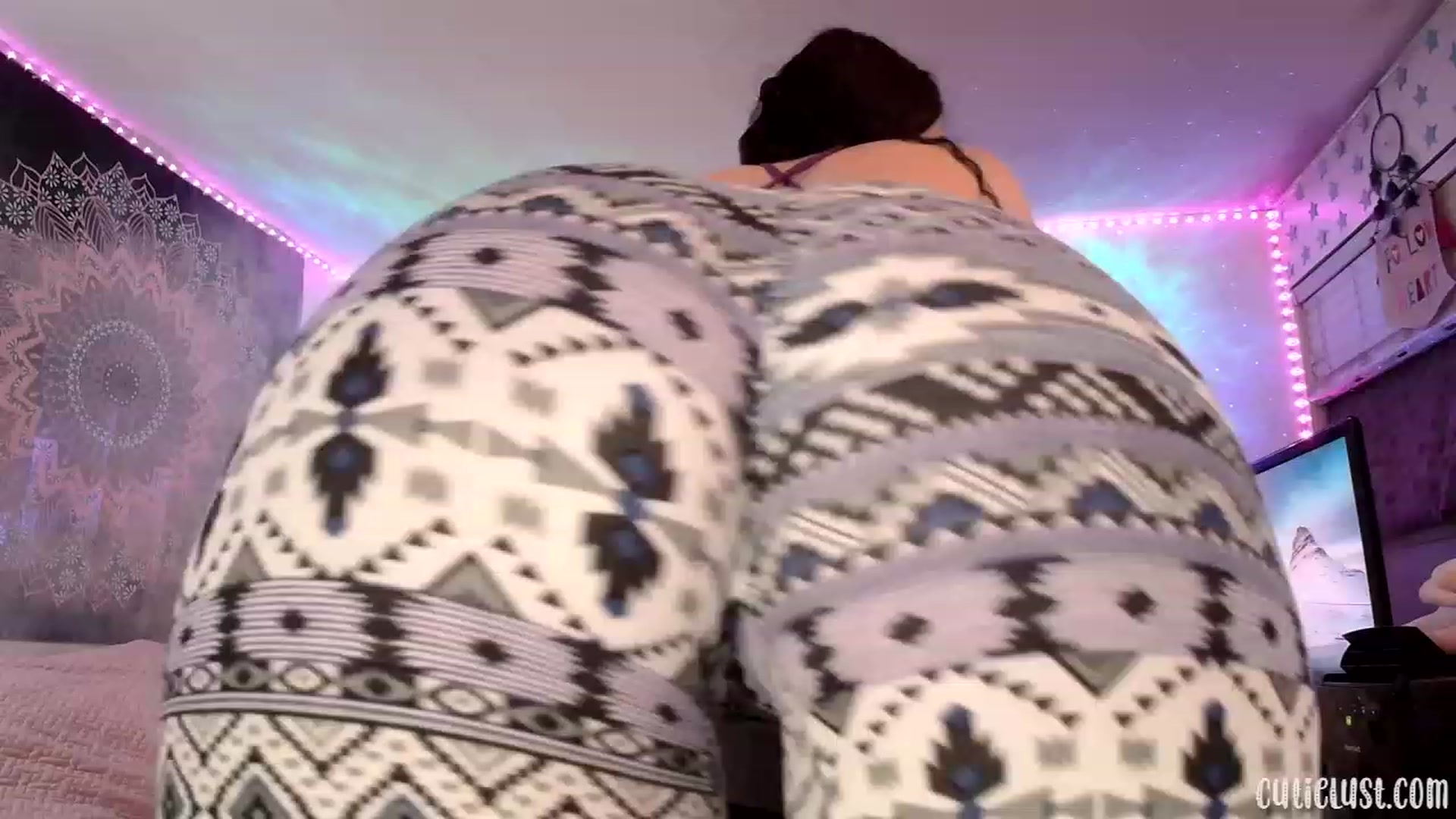 Gallery image thumbnail from Ashley's myfreecams stream on, 05/06/2023, 04:56 image 15 of 20
