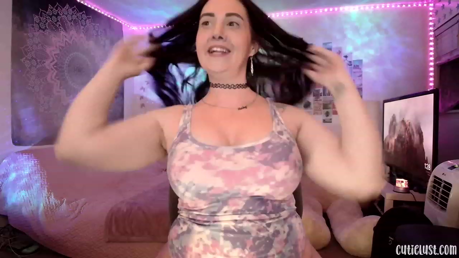 Gallery image thumbnail from Ashley's myfreecams stream on, 05/27/2023, 06:08 image 4 of 20