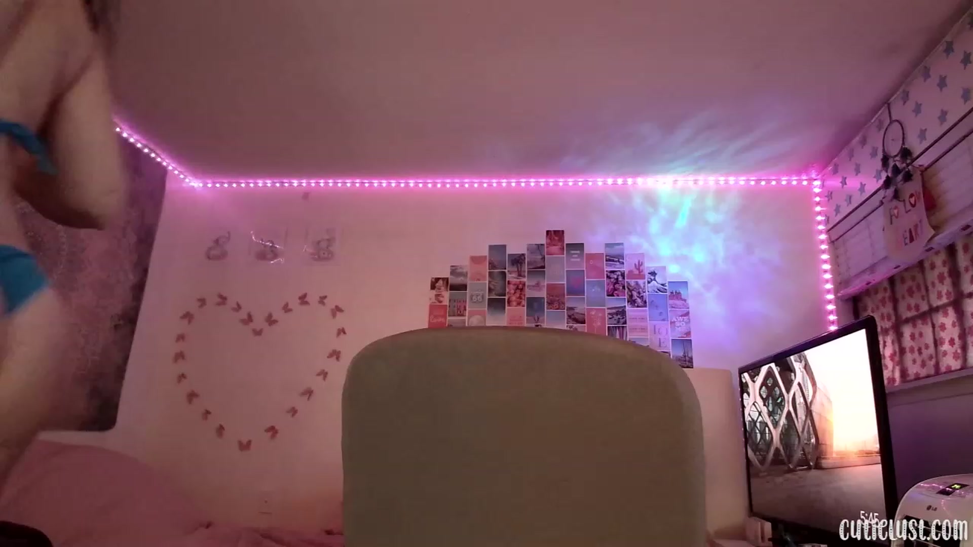 Gallery image thumbnail from Ashley's myfreecams stream on, 05/27/2023, 10:42 image 10 of 20