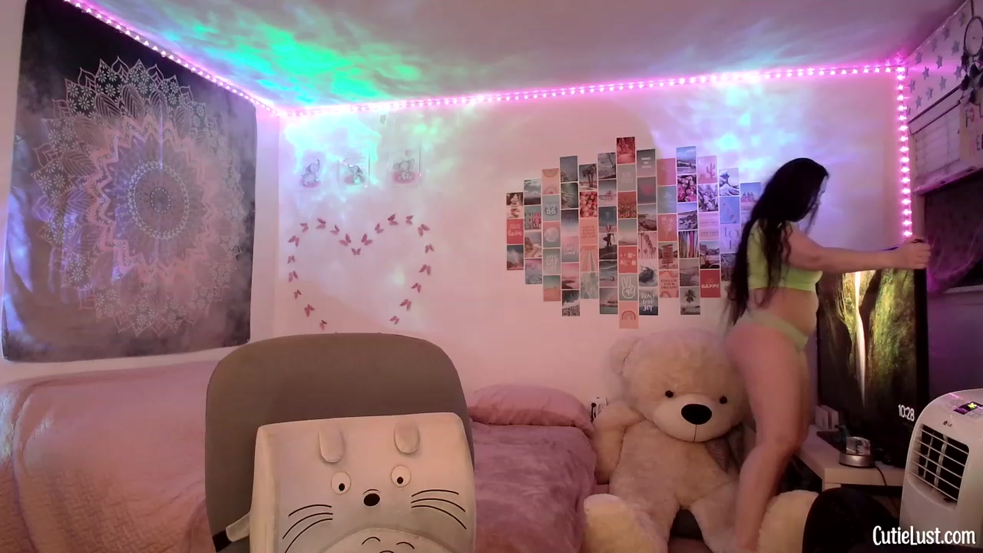 Gallery image thumbnail from Ashley's myfreecams stream on, 06/04/2023, 04:24 image 1 of 20